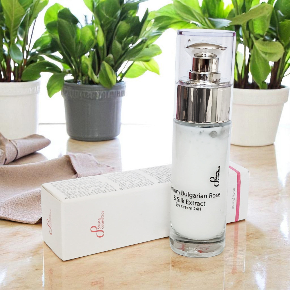 Cremă de ochi 24 de ore cu extract premium de trandafir bulgaresc și mătase, 15 ml
